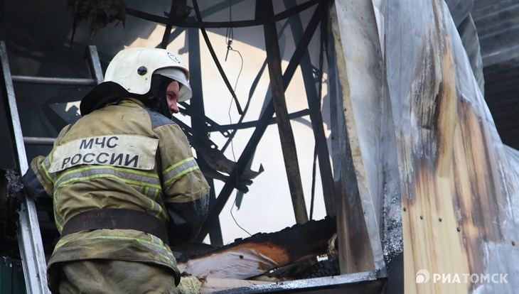 Тушение пожара в цехе на Ижевской в Томске: фото с места событий
