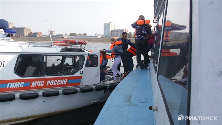 Томские пожарные на учениях спасли пассажиров 