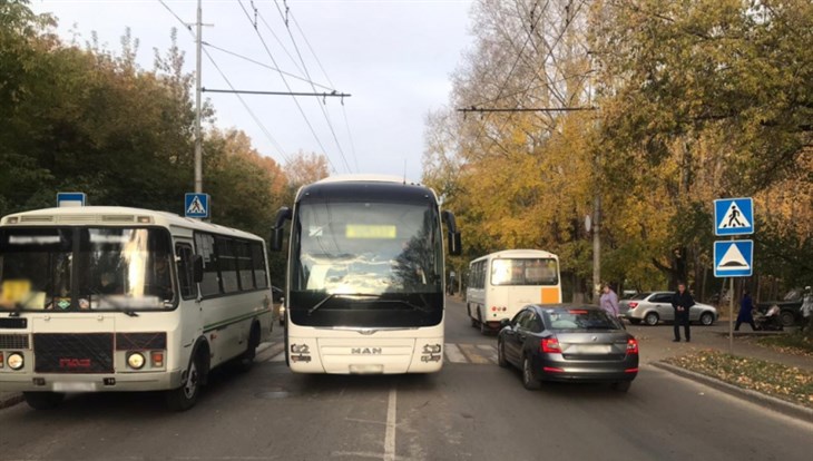 Пешеход, сбитый автобусом на Белы Куна в Томске, доставлен в больницу