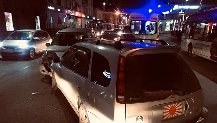 Два ребенка пострадали в лобовом столкновении авто в центре Томска