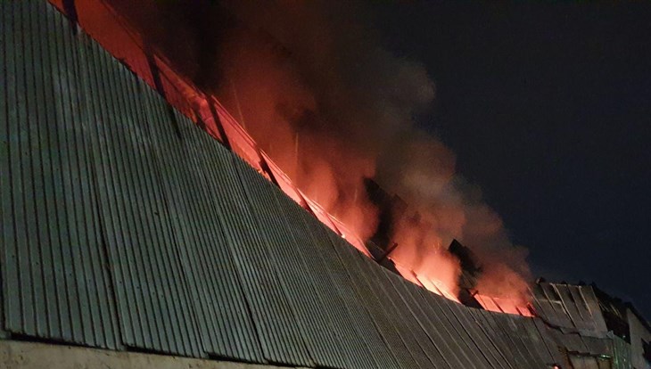 Мясной цех сгорел в ночь на субботу в Томске