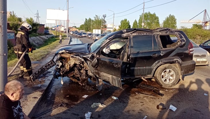Внедорожник и иномарка столкнулись в Томске, оба водителя пострадали