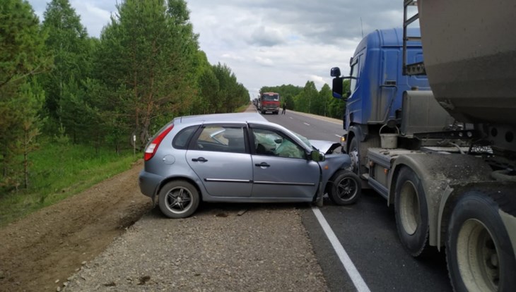 Водитель Lada погибла в столкновении с Volvo на трассе Томск-Мариинск