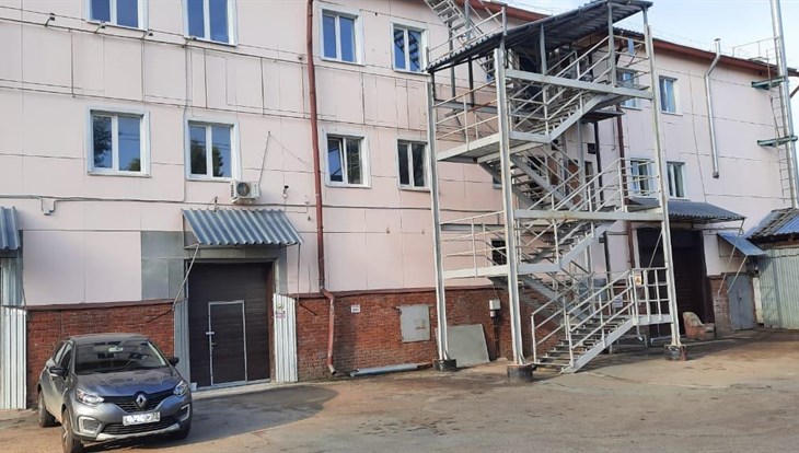 Приставы опечатали здание пивной компании на Енисейской в Томске