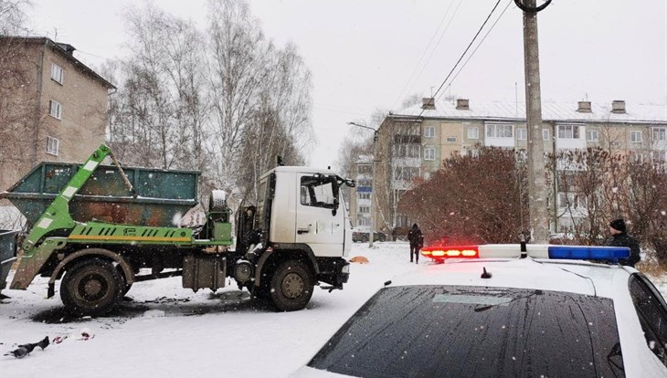 УМВД завело дело после смерти женщины под колесами мусоровоза в Томске