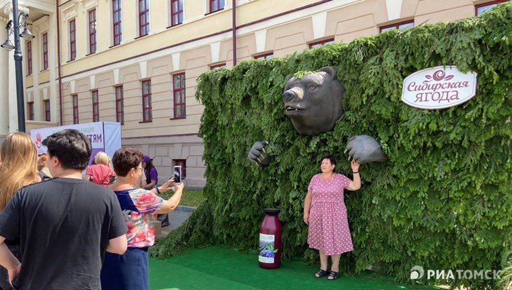 Горожане скупили более 5 тонн жимолости на фестивале в центре Томска