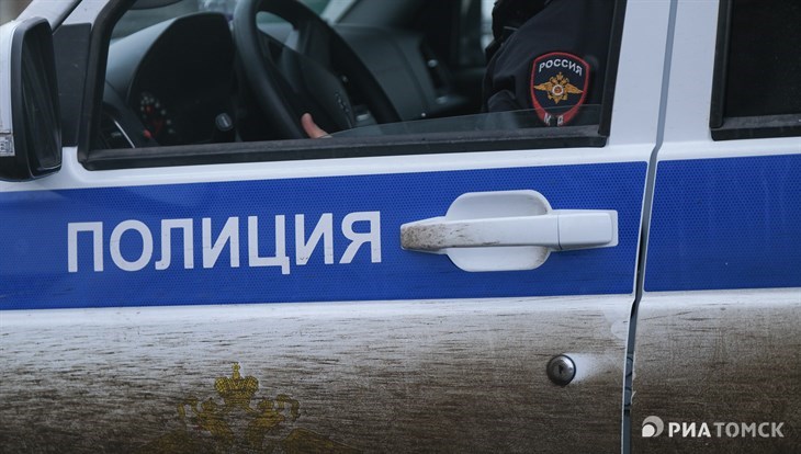 Полиция устанавливает людей, якобы разъезжавших по Томску с автоматом
