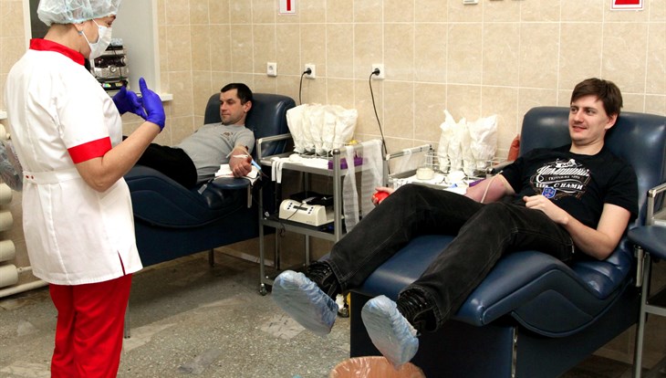 Сотрудники СХК сдали 15 литров крови в рамках акции 
