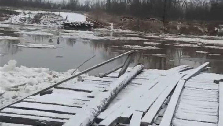 Проезд в 2 томских села затруднен из-за разрушения моста через Кию