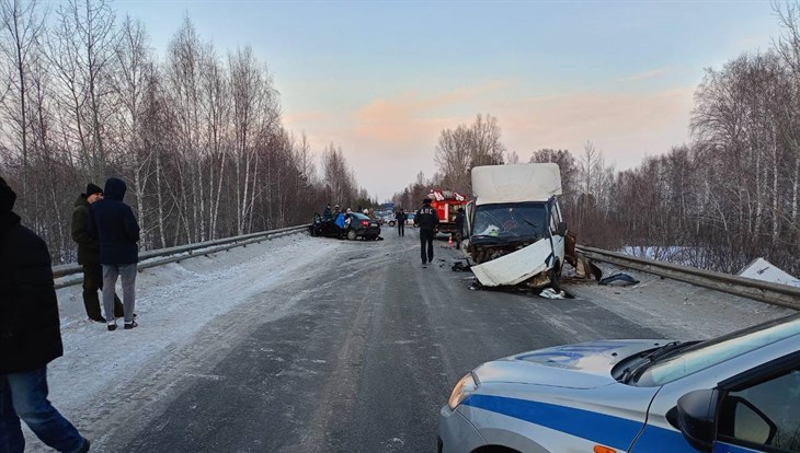 Четверо попали в больницу после лобового ДТП на томской трассе