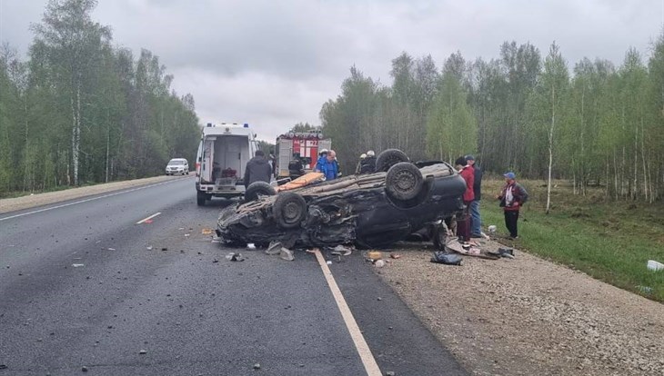 Трое попали в больницу после ДТП на трассе в Томской области