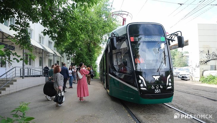 Новый трамвай в Томске сошел с рельсов в первый день работы на линии