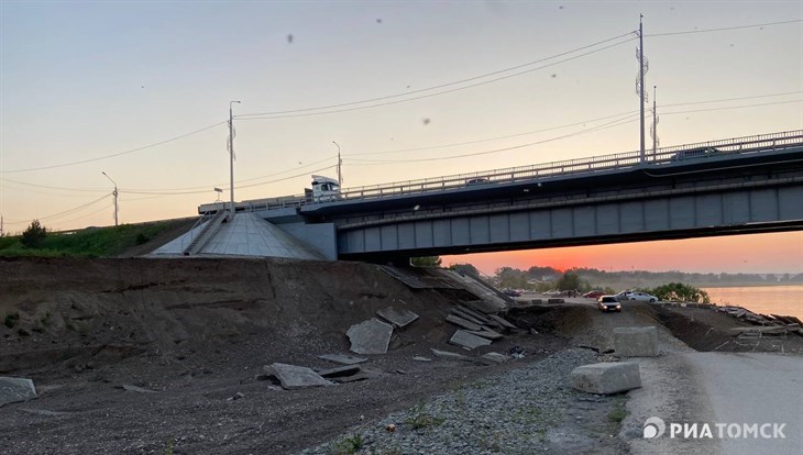 Власти Томска: денег на восстановление дороги и дамбы за мостом нет