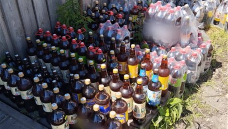 Более 500 л нелегального алкоголя изъято в томском дачном магазине