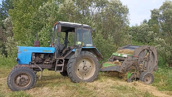 Тракторист в томском селе погиб под колесами собственной техники