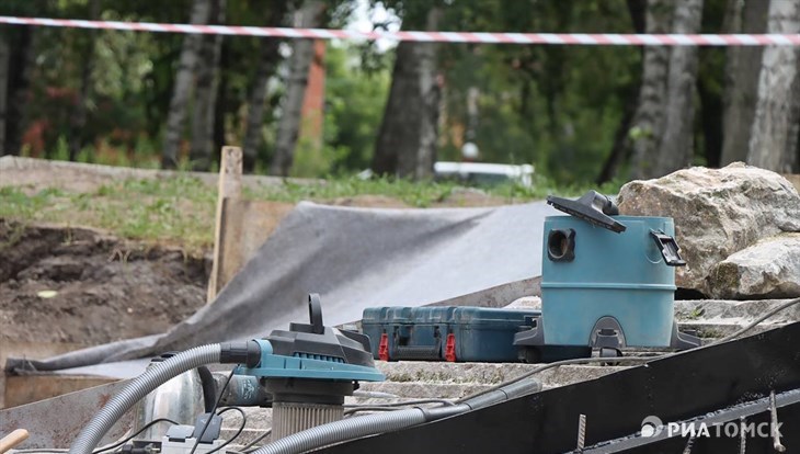 Рабочие до августа обновят коммуникации фонтана в Буфф-саду в Томске