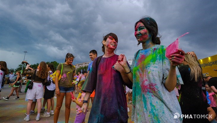 Цвета жизни: как прошел праздник красок в Томске