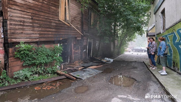 Пожар произошел в "доме за рубль" на Гагарина, 33 в Томске