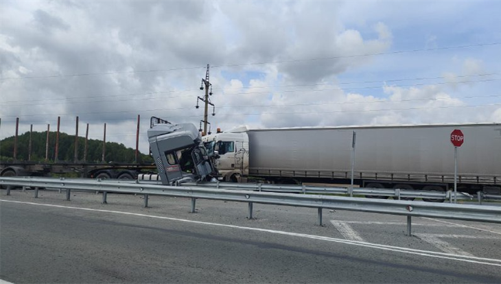 Три грузовика столкнулись на трассе Томск – Мариинск