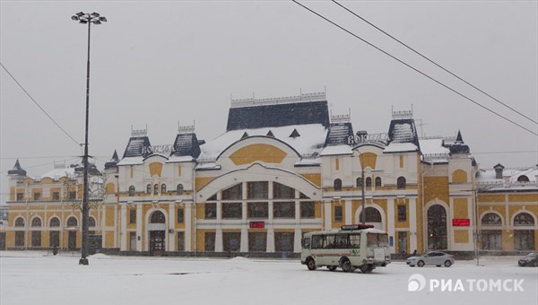 Полиция эвакуировала людей с вокзала Томск-I из-за бесхозной сумки
