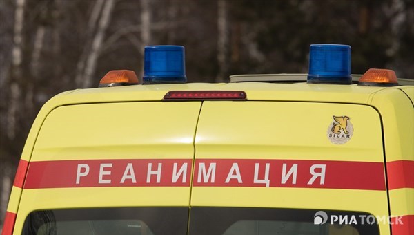 Рабочего придавило плитой в Томском районе, пострадавший скончался