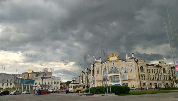 Сильный ветер, дождь и гроза ожидаются в Томске в пятницу