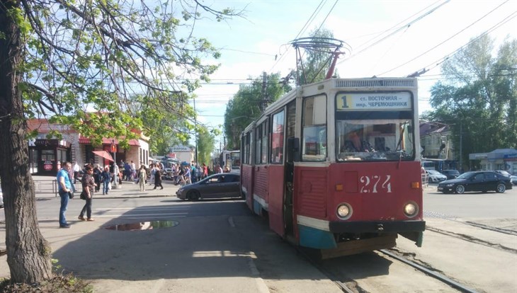 Очевидец: трамвай сбил бабушку в Томске, женщина ушла с места ДТП