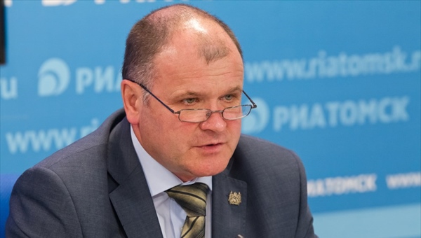Томский сенатор предложил запретить курить в радиусе 15 м от остановок