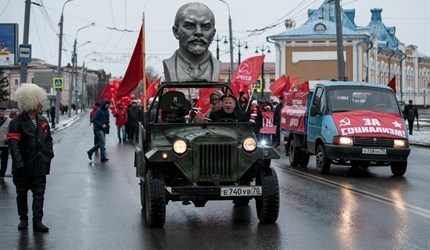 Какой праздник отмечался 7 ноября в СССР и почему его отменили