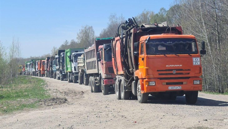 САХ: очередь мусоровозов на томском полигоне связана с пиком нагрузки