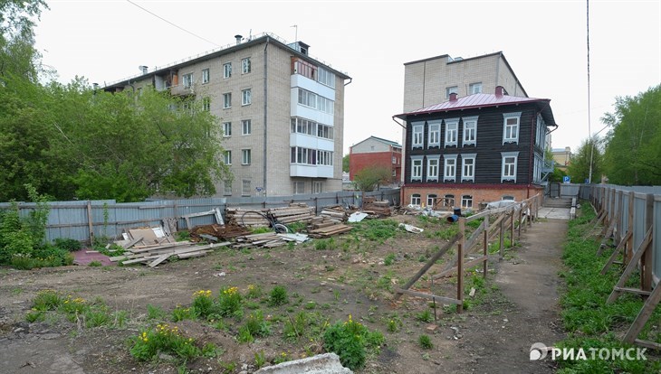 Инвестор восстановит сруб дома за рубль на Савиных в Томске в 2025г