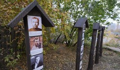 Власти требуют снести памятные столбы на Каштачной горе в Томске