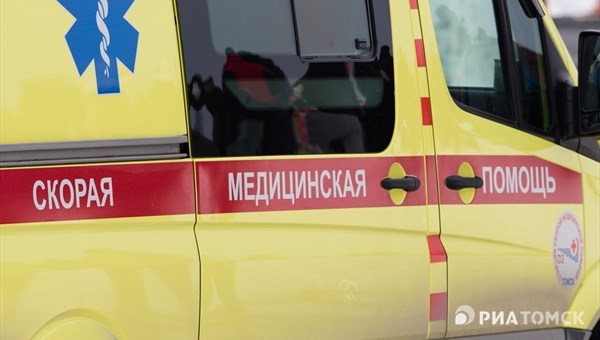 Toyota сбила двух 8-летних девочек во дворе дома в Колпашеве