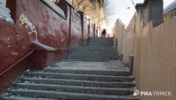 Лестница в подпорной стенке