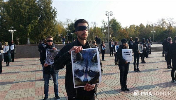 Более 100 человек протестовали в Томске против одежды из меха животных