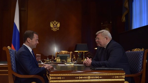 Жвачкин попросил Медведева помочь построить хирургический онкокорпус