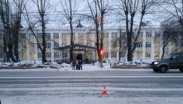 Мальчик 9 лет попал под колеса иномарки на переходе у школы в Томске
