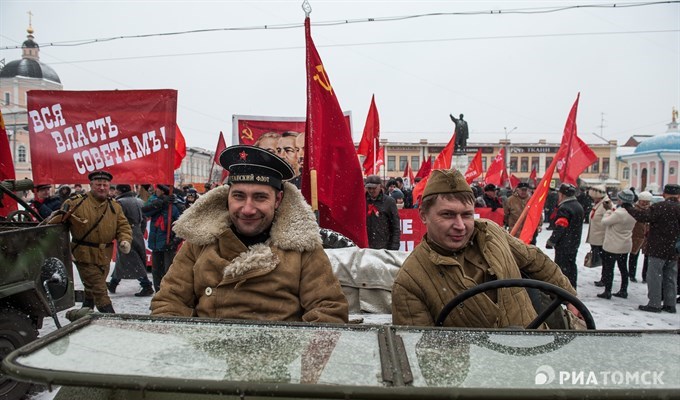 Почему День Октябрьской революции празднуется в ноябре?